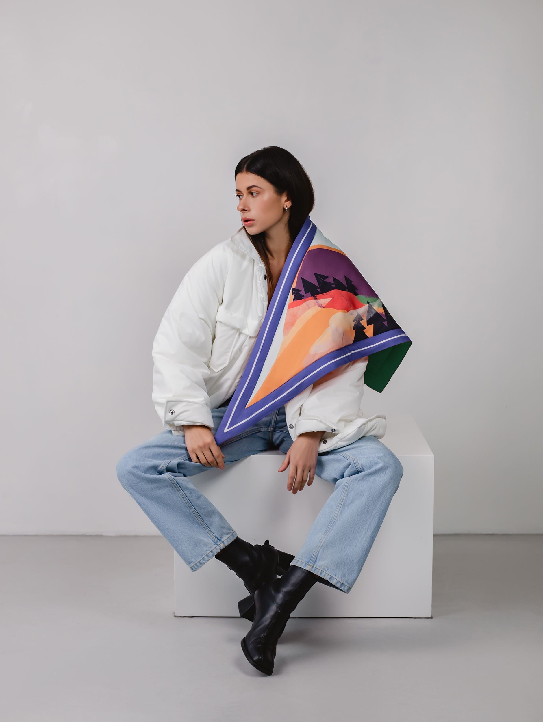 Утеплена хустка Я піду в далекі гори” product image